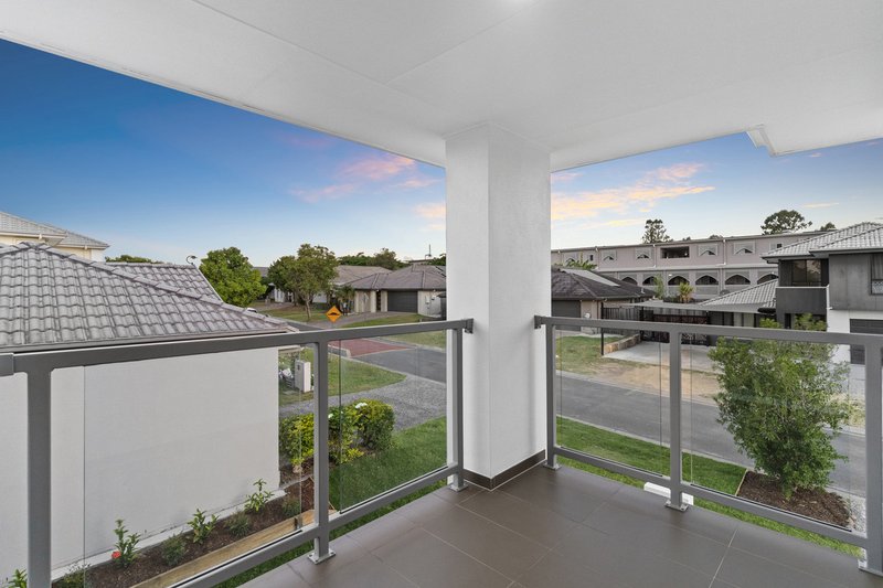 Photo - 28 Dinnigan Crescent, Durack QLD 4077 - Image 2