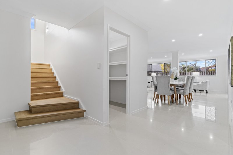Photo - 28 Dinnigan Crescent, Durack QLD 4077 - Image 16