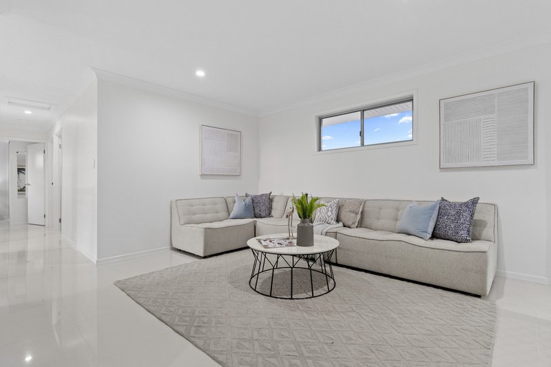 Photo - 28 Dinnigan Crescent, Durack QLD 4077 - Image 19