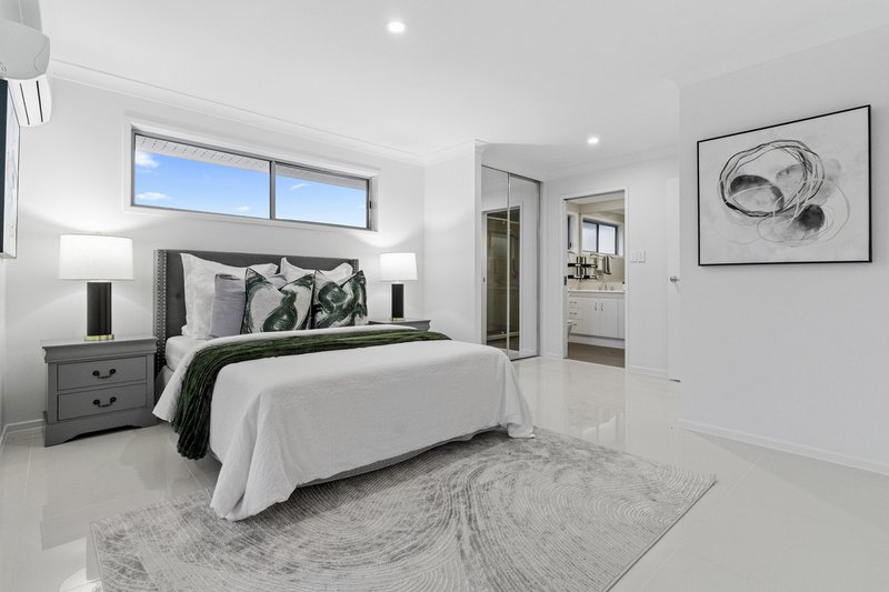 Photo - 28 Dinnigan Crescent, Durack QLD 4077 - Image 20