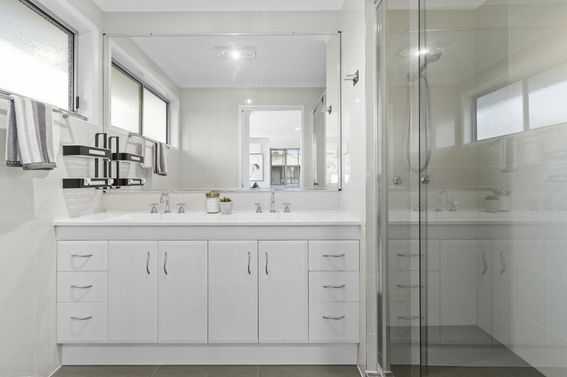 Photo - 28 Dinnigan Crescent, Durack QLD 4077 - Image 23