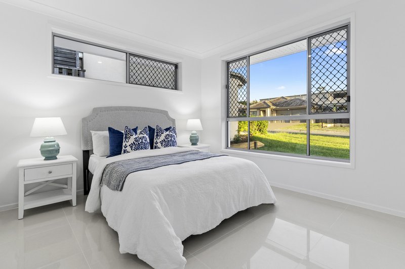 Photo - 28 Dinnigan Crescent, Durack QLD 4077 - Image 24