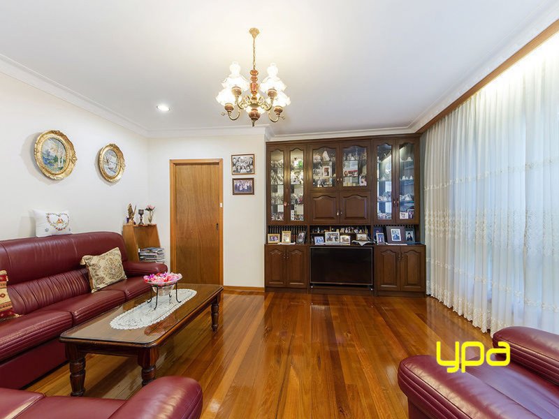 Photo - 28 Disraeli Street, St Albans VIC 3021 - Image 2