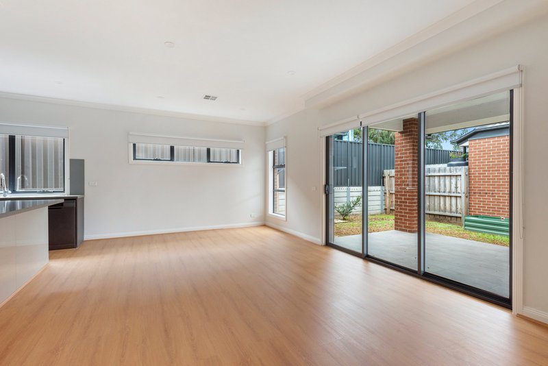 Photo - 2/8 Dobson Street, Ferntree Gully VIC 3156 - Image 2