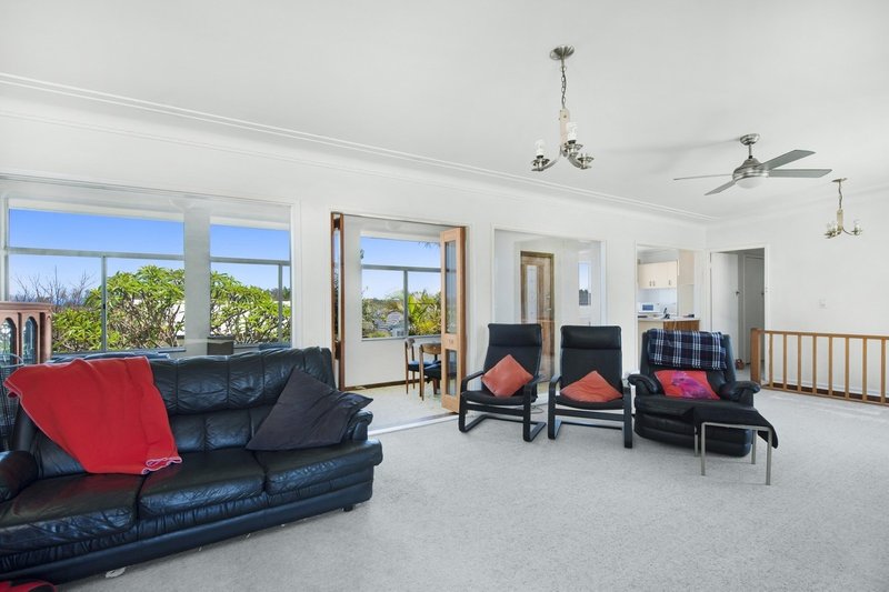 Photo - 28 Dodds Street, Redhead NSW 2290 - Image 2