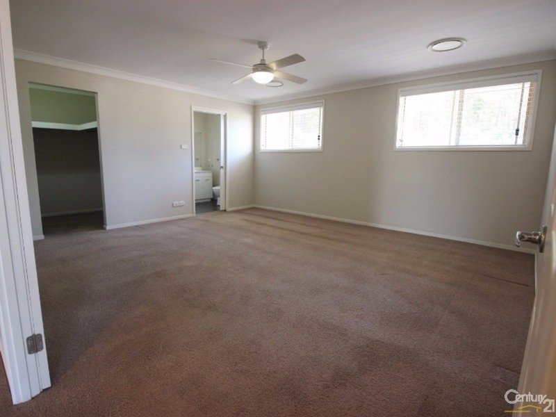 Photo - 28 Dromedary Street, Cameron Park NSW 2285 - Image 13