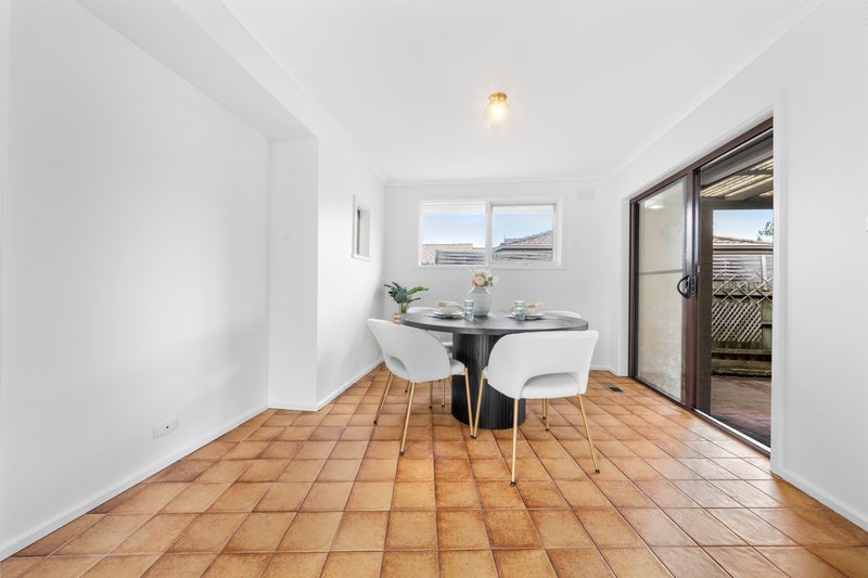 Photo - 28 Drummond Crescent, Rowville VIC 3178 - Image 5