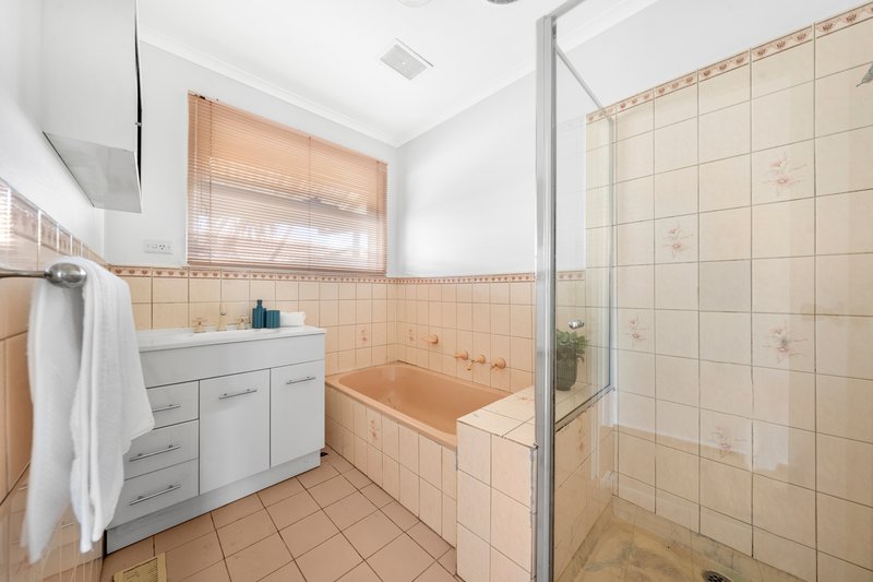 Photo - 28 Drummond Crescent, Rowville VIC 3178 - Image 9