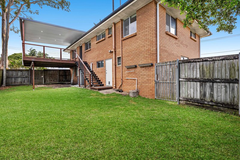 Photo - 28 Duval Street, Wynnum West QLD 4178 - Image 4