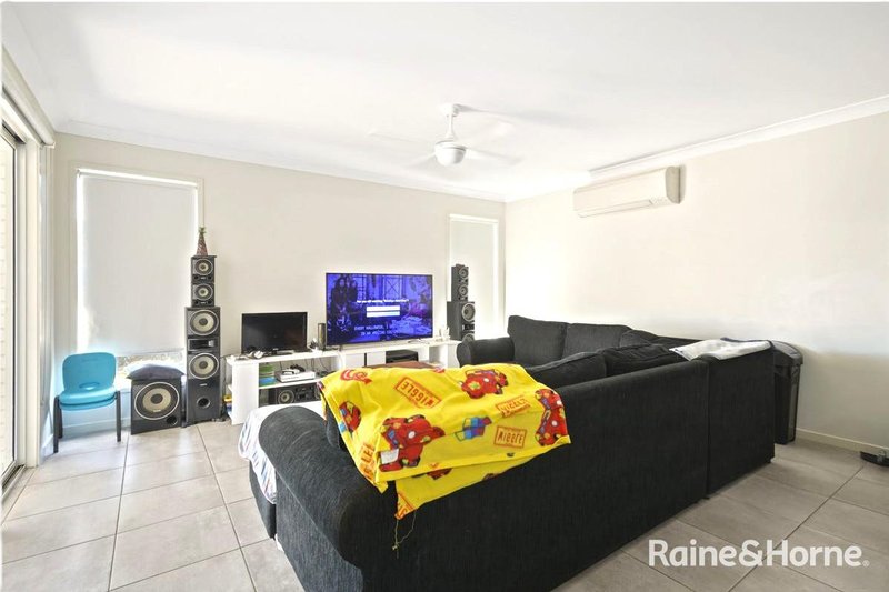 Photo - 28 Eagleton Crescent, Leichhardt QLD 4305 - Image 2