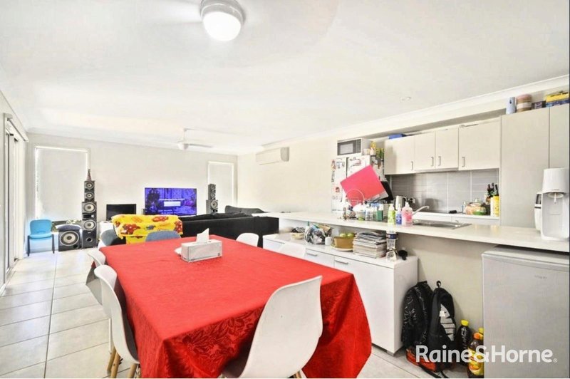 Photo - 28 Eagleton Crescent, Leichhardt QLD 4305 - Image 3