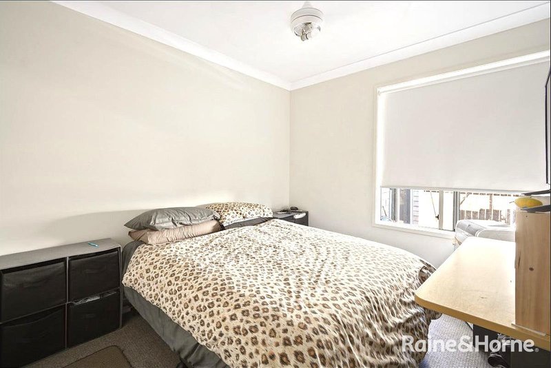 Photo - 28 Eagleton Crescent, Leichhardt QLD 4305 - Image 6