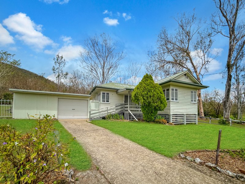 28 East Street, Esk QLD 4312