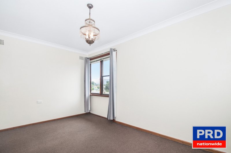 Photo - 28 Echuca Avenue, Dapto NSW 2530 - Image 4