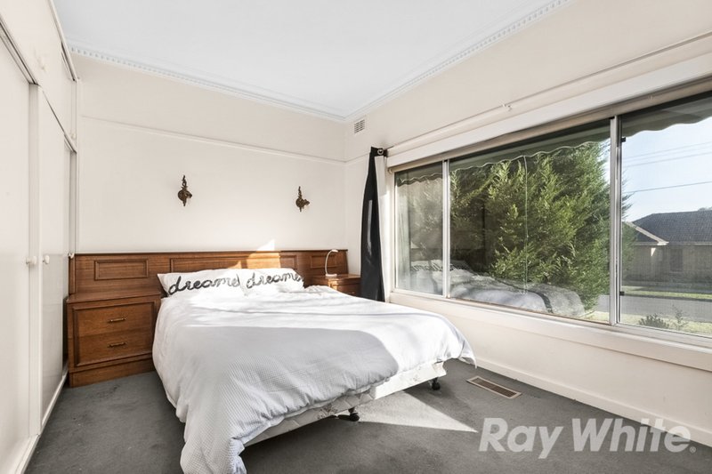 Photo - 28 Edith Street, Glen Waverley VIC 3150 - Image 3