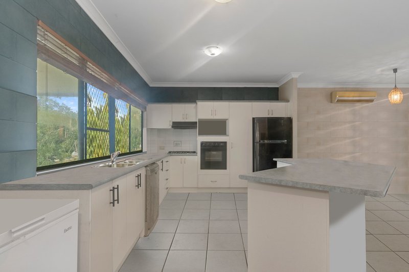 Photo - 28 Elberry Crescent, Kelso QLD 4815 - Image 3