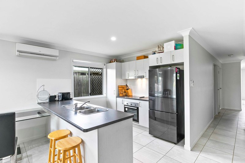 Photo - 28 Eli Court, Kawungan QLD 4655 - Image 3