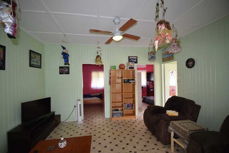 Photo - 28 Elizabeth Street, Esk QLD 4312 - Image 3