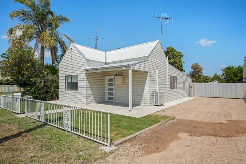 Photo - 28 Ellengerah Street, Narromine NSW 2821 - Image 2