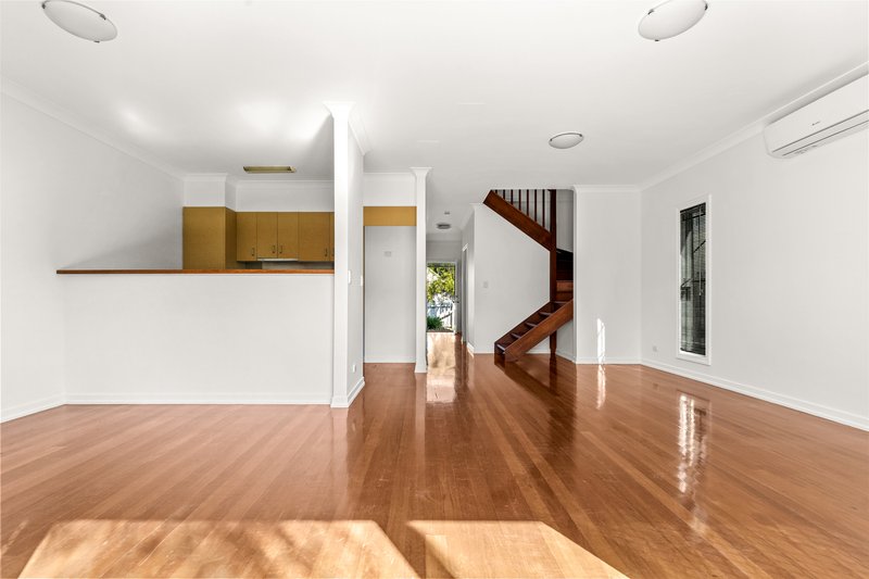 Photo - 28 Elliot Street, Kangaroo Point QLD 4169 - Image 1