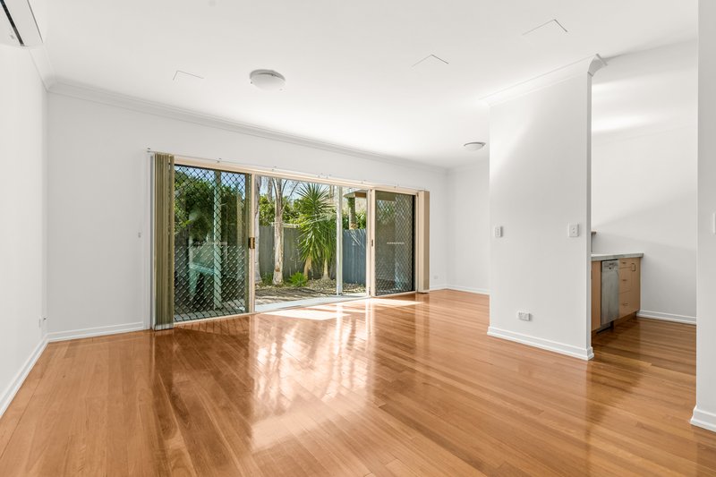 Photo - 28 Elliot Street, Kangaroo Point QLD 4169 - Image 2