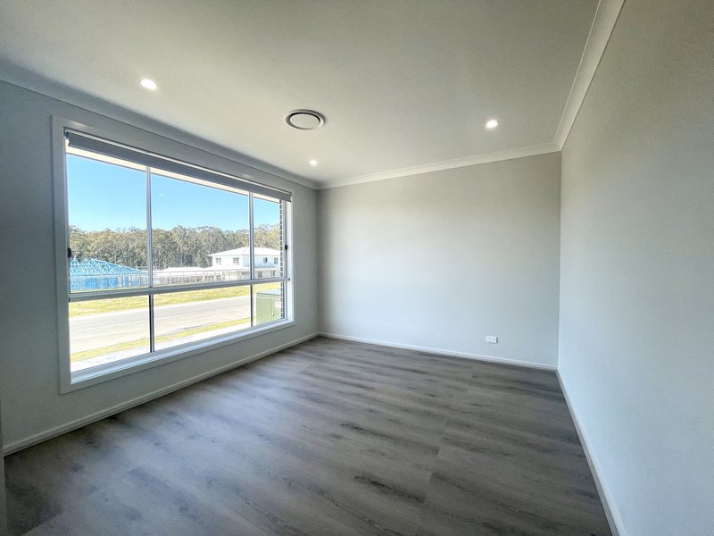 Photo - 28 Ellipse Circuit, Chisholm NSW 2322 - Image 3