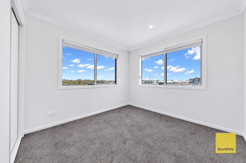 Photo - 28 Elves Walk, Tarneit VIC 3029 - Image 5