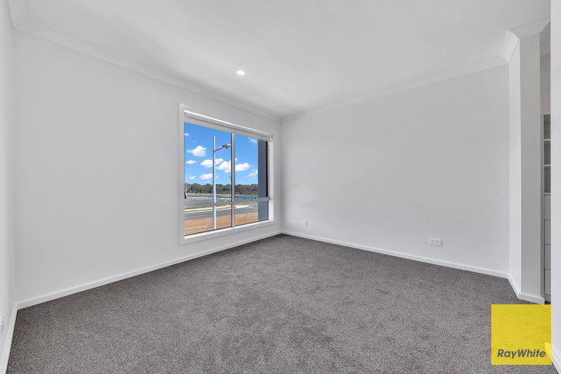 Photo - 28 Elves Walk, Tarneit VIC 3029 - Image 6