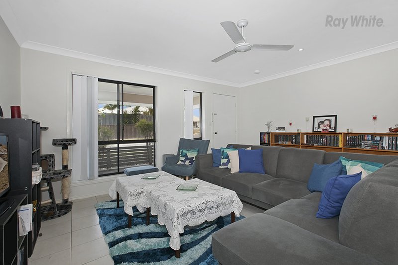 Photo - 2/8 Emirates Street, North Lakes QLD 4509 - Image 4