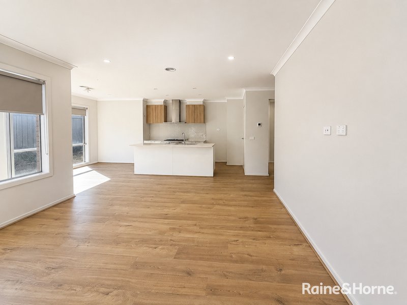 Photo - 28 Eremaea Road, Craigieburn VIC 3064 - Image 3