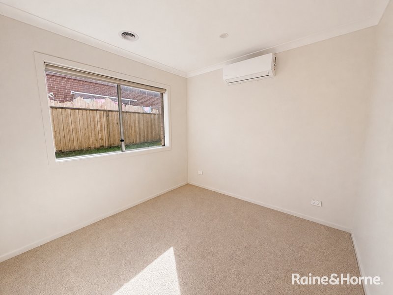 Photo - 28 Eremaea Road, Craigieburn VIC 3064 - Image 8