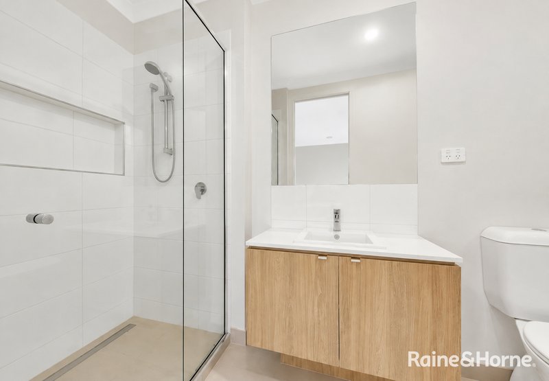 Photo - 28 Eremaea Road, Craigieburn VIC 3064 - Image 9