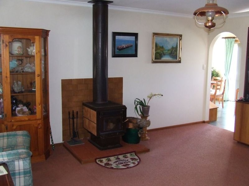 Photo - 28 Erythos Grove, St Helens TAS 7216 - Image 10