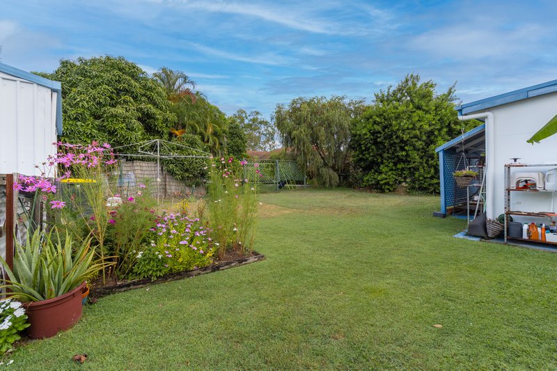 Photo - 28 Esplanade , Point Vernon QLD 4655 - Image 12