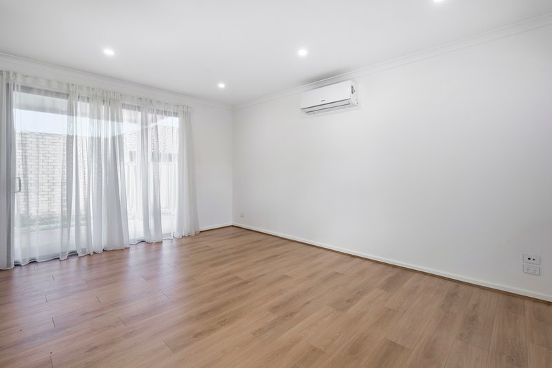 Photo - 2/8 Evans Crescent, Reservoir VIC 3073 - Image 3