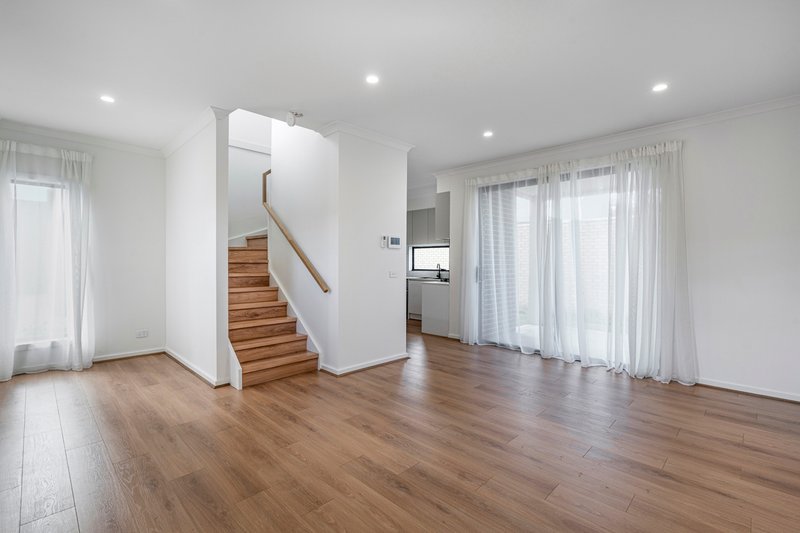 Photo - 2/8 Evans Crescent, Reservoir VIC 3073 - Image 4