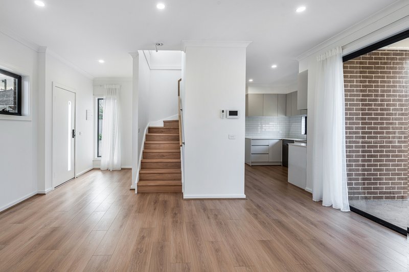 Photo - 2/8 Evans Crescent, Reservoir VIC 3073 - Image 5