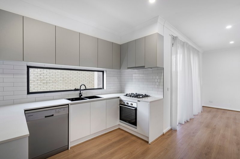 Photo - 2/8 Evans Crescent, Reservoir VIC 3073 - Image 6
