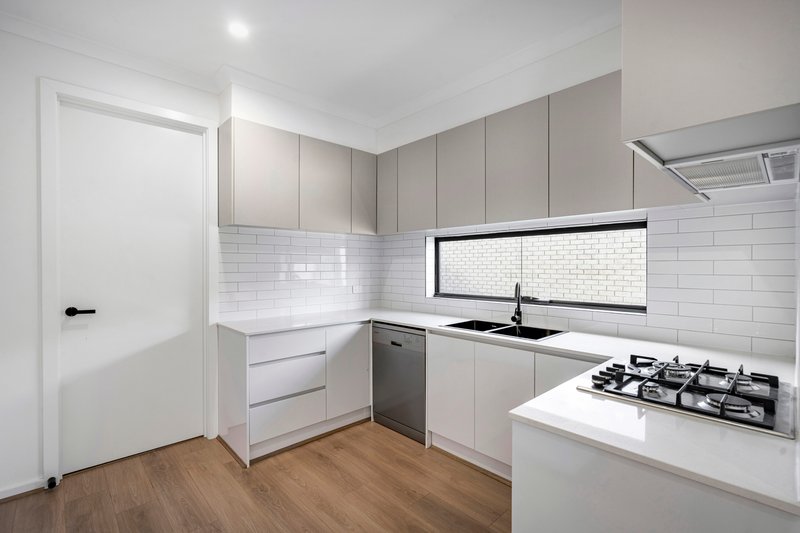 Photo - 2/8 Evans Crescent, Reservoir VIC 3073 - Image 7
