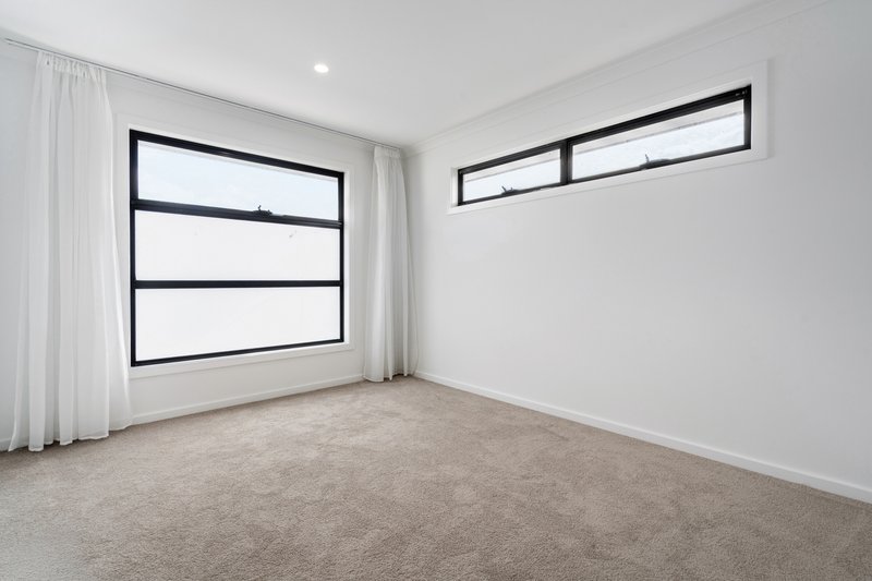 Photo - 2/8 Evans Crescent, Reservoir VIC 3073 - Image 10