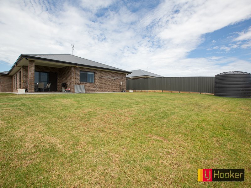 Photo - 28 Evesham Circuit, North Tamworth NSW 2340 - Image 17