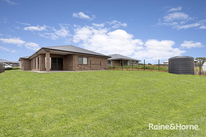 Photo - 28 Evesham Circuit, Tamworth NSW 2340 - Image 16