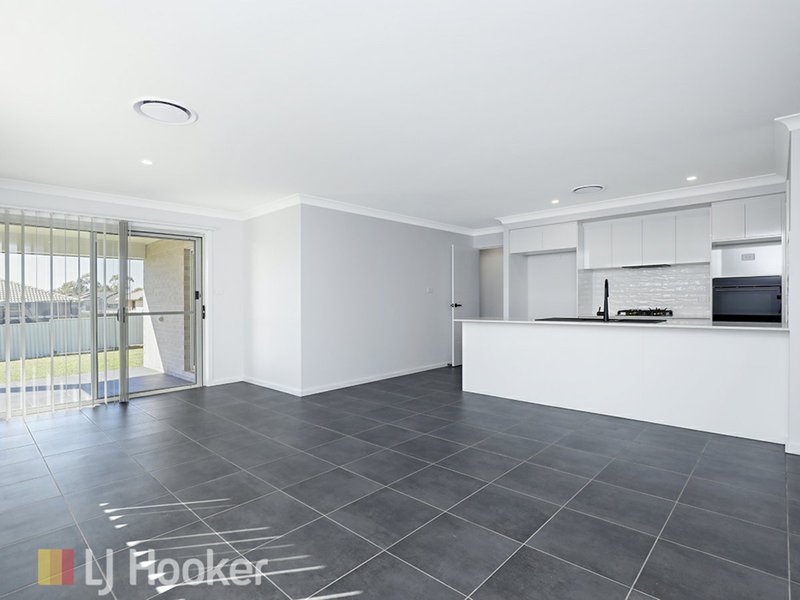 Photo - 28 Explorers Way, Westdale NSW 2340 - Image 2