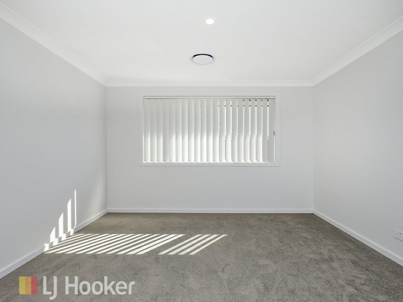 Photo - 28 Explorers Way, Westdale NSW 2340 - Image 5