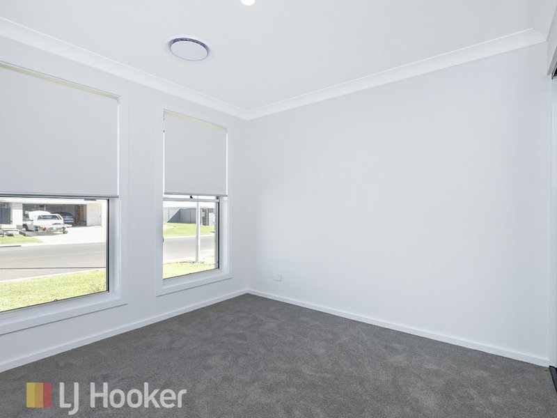 Photo - 28 Explorers Way, Westdale NSW 2340 - Image 6