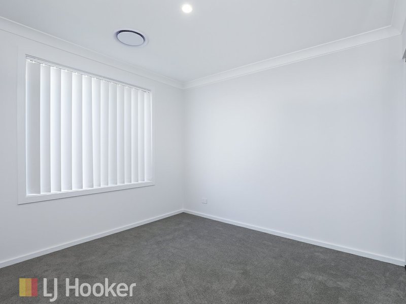 Photo - 28 Explorers Way, Westdale NSW 2340 - Image 7