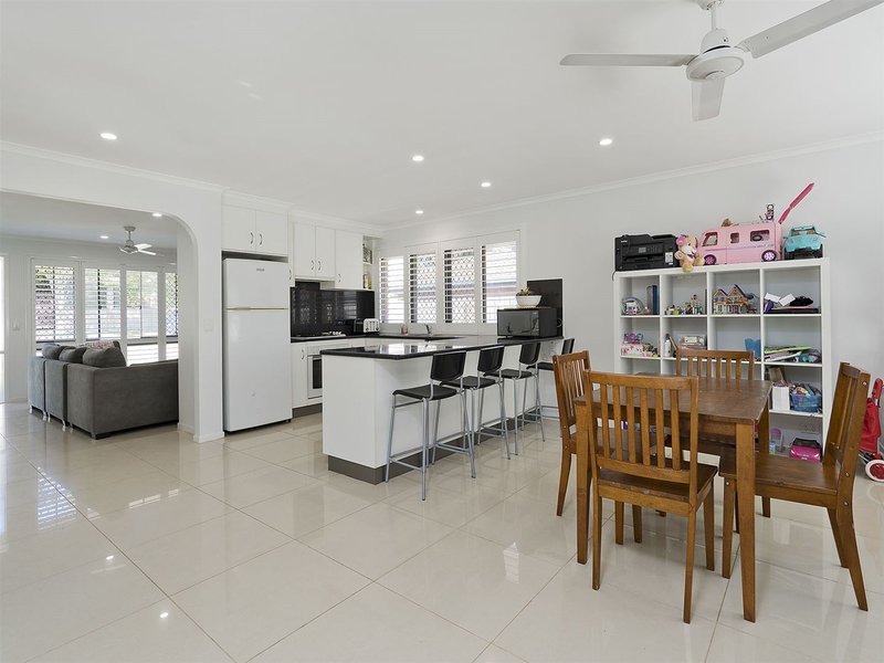 Photo - 28 Eyre Avenue, Petrie QLD 4502 - Image 4