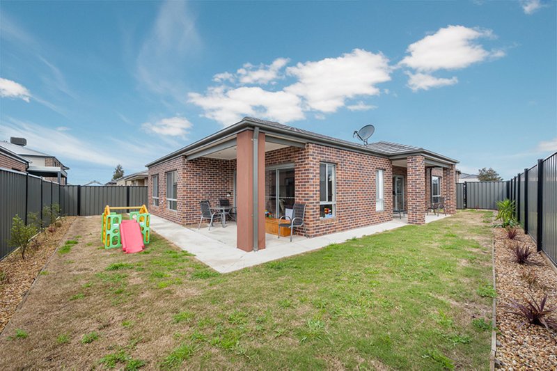 Photo - 28 Falkland Road, Craigieburn VIC 3064 - Image 7