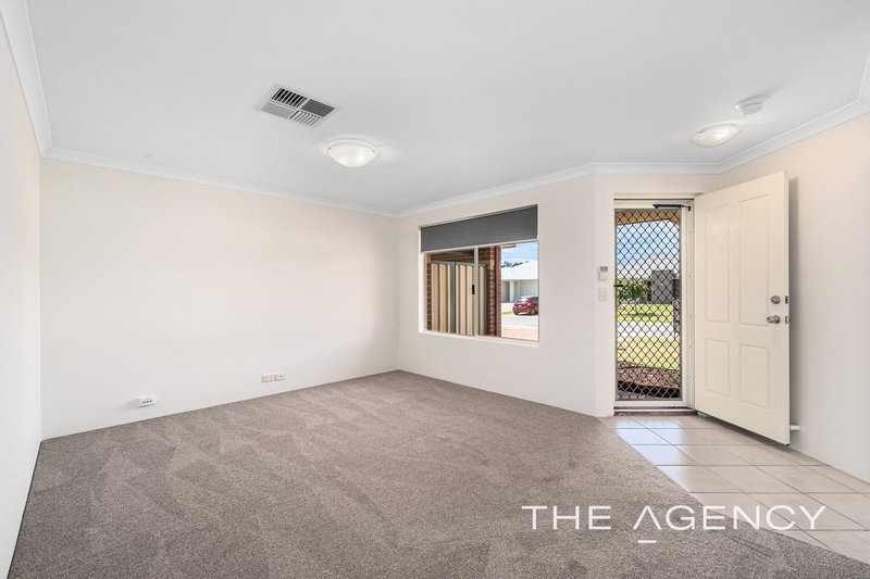 Photo - 28 Fallon Place, Seville Grove WA 6112 - Image 4