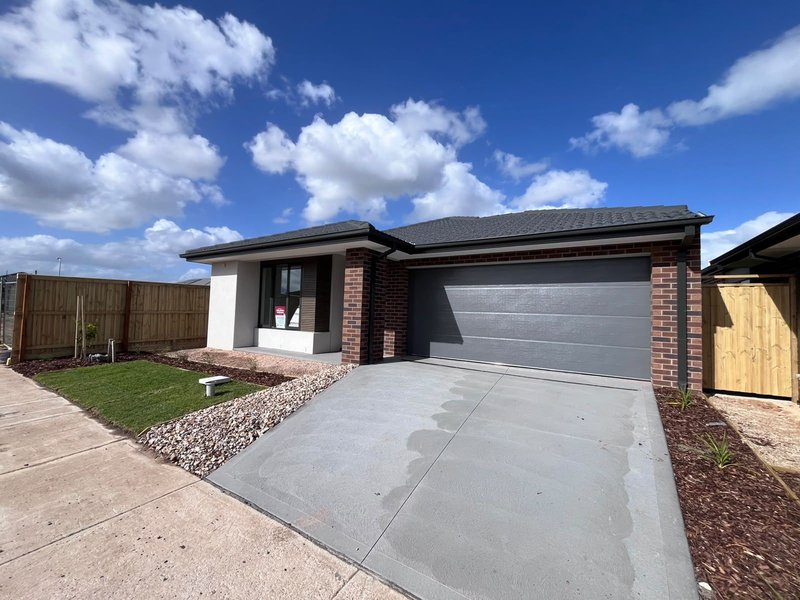 Photo - 28 Farleigh Drive, Tarneit VIC 3029 - Image 1